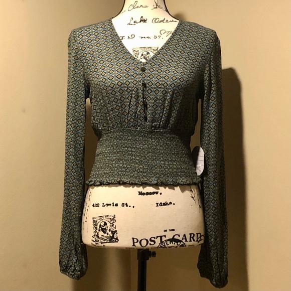 FINAL—GYPSIES & MOONDUST—LONG SLEEVE ELASTIC CUFF & CROPPED ELASTIC WAIST!! - Picture 6 of 10